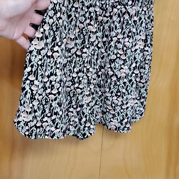 Adorable BCBG knit romper. So comfortable.Delicate pattern. Sheer ruffle… - Picture 6 of 7